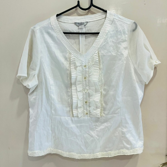 White satin top with lace detailing - Picture 2 of 8